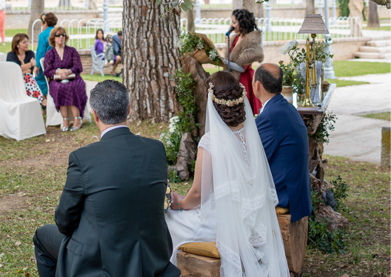 Momentos-y-fotografias-que-no-pueden-faltar-en-una-boda